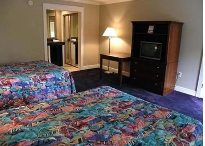 Fairhope hotels near Fairhope Museum