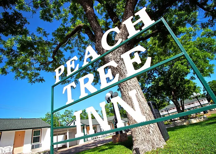Fredericksburg hotels near Main Street