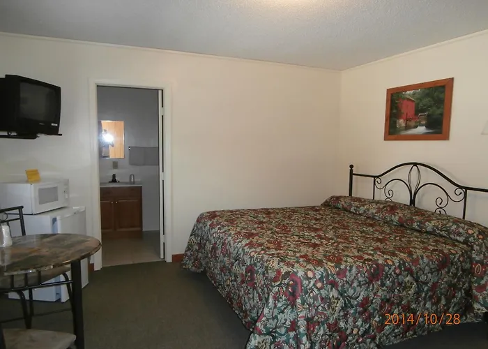 Bryson City hotels near Smoky Mountain Trains Museum