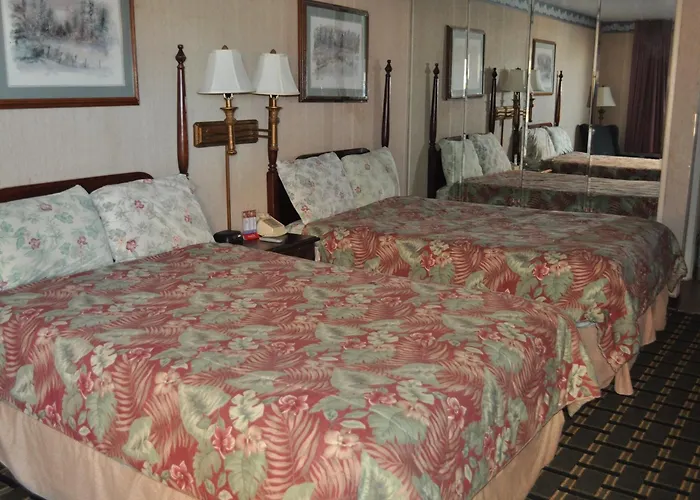 Springdale hotels near Arts Center of the Ozarks