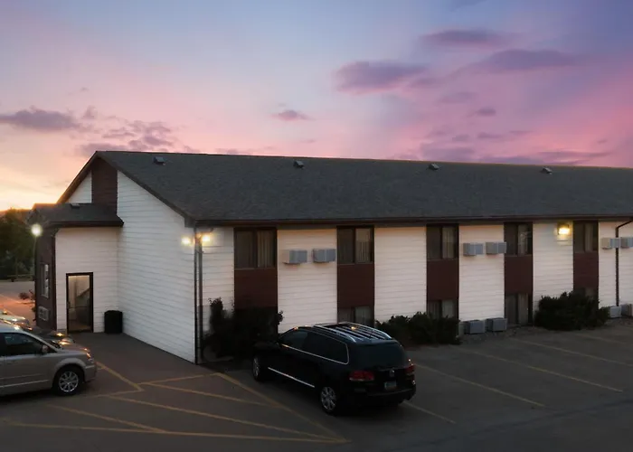 Chamberlain hotels near Akta Lakota Museum