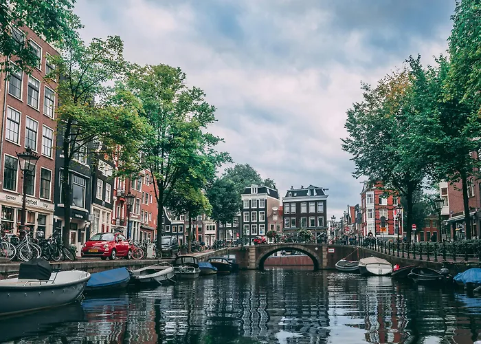 Amsterdam hotels near Red Light District