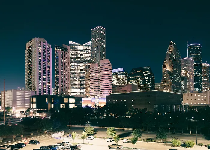Houston hotels near Buffalo Bayou Park