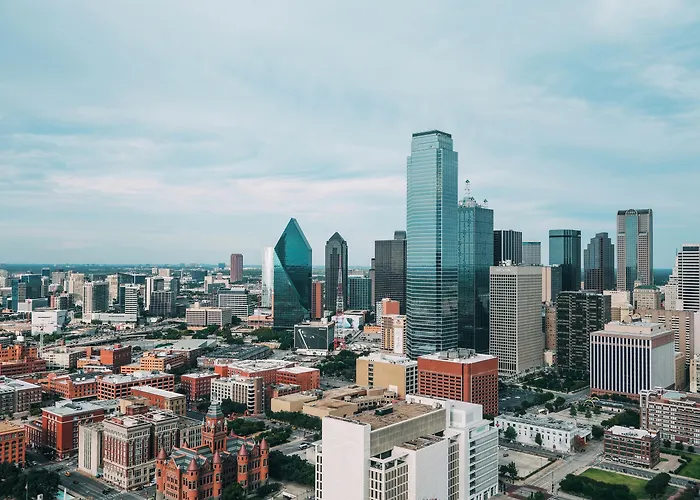 Dallas hotels near Reunion Tower