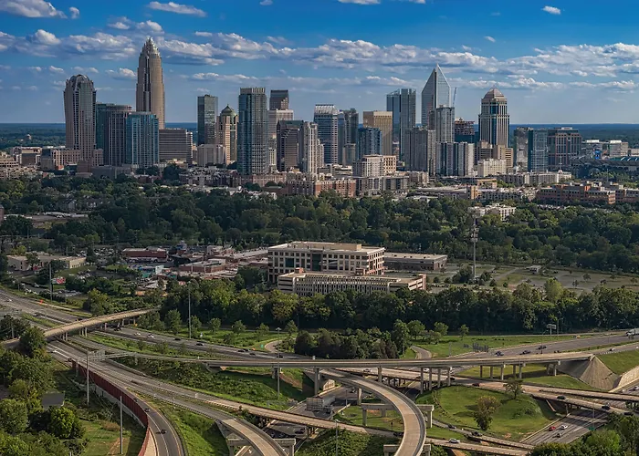 Charlotte hotels near Romare Bearden Park