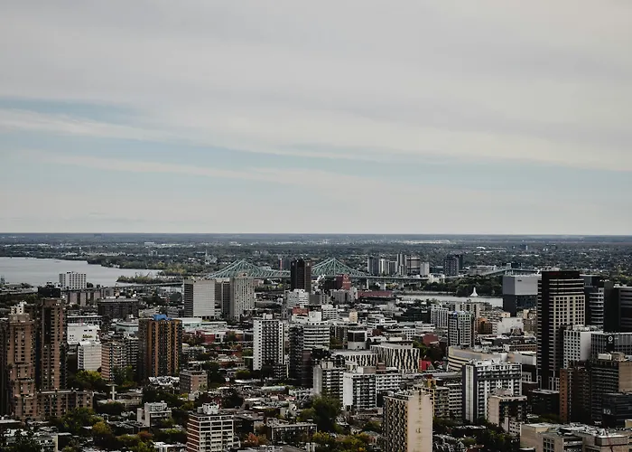 Montreal hotels near Mount Royal Park